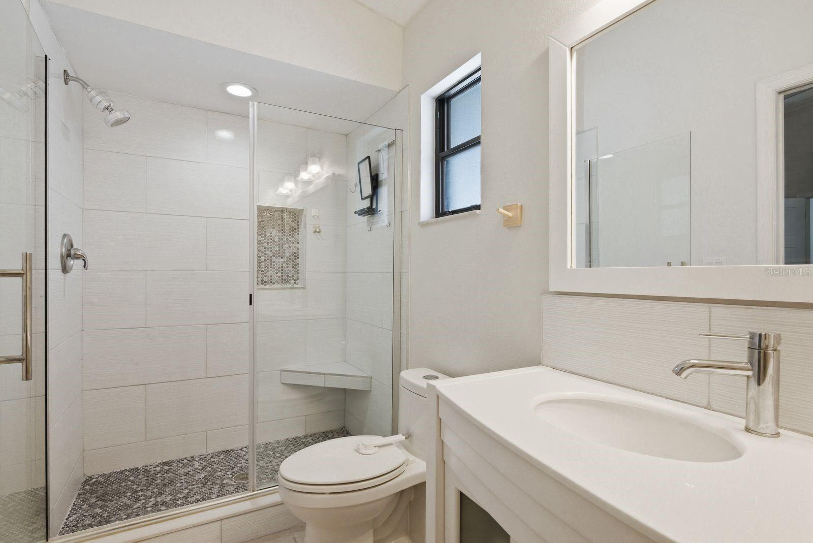 HIDDEN LAKE - Residential