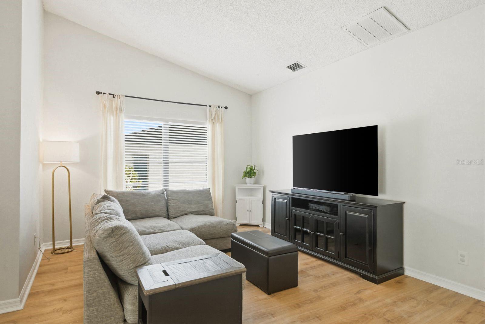 HIDDEN LAKE - Residential