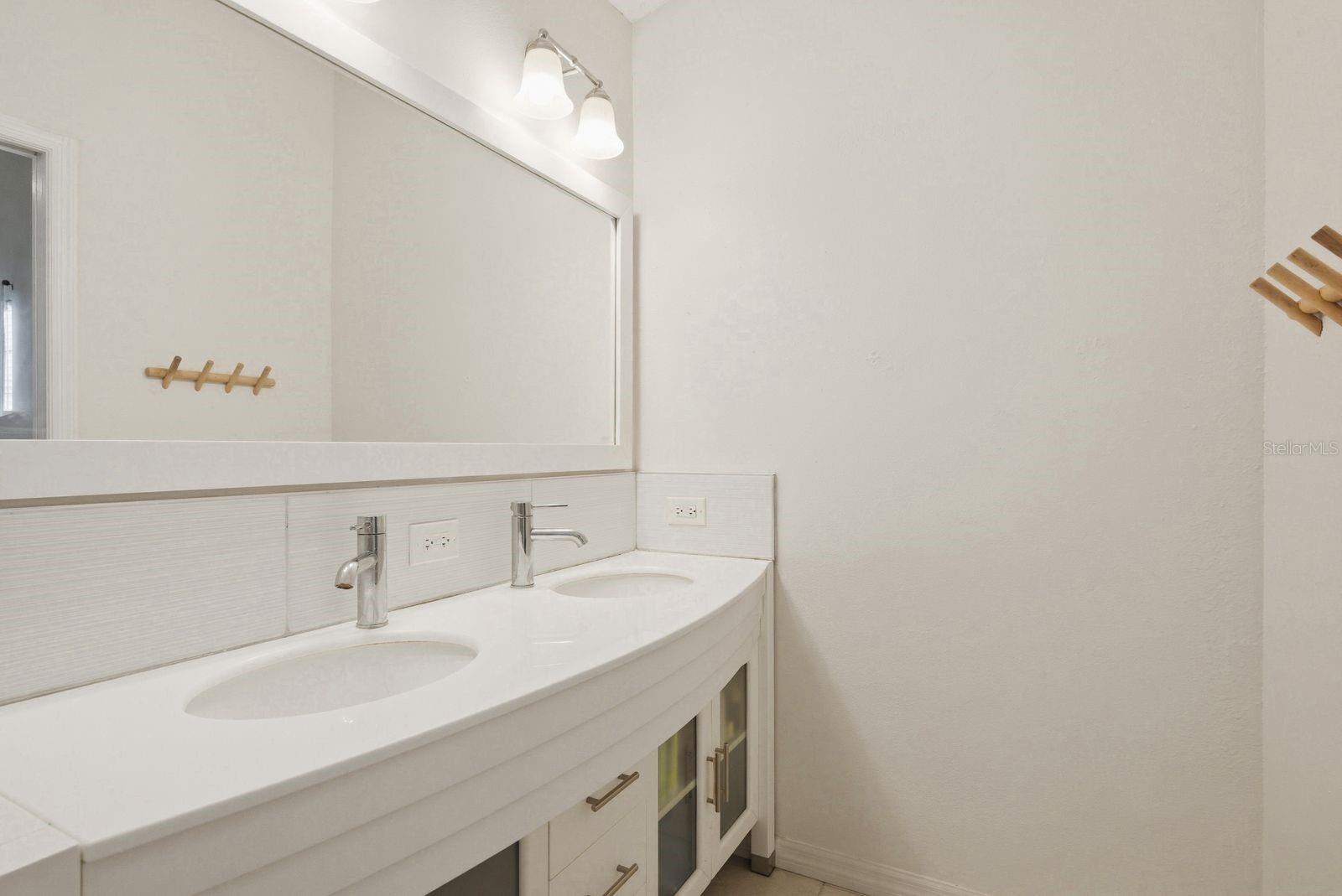 HIDDEN LAKE - Residential