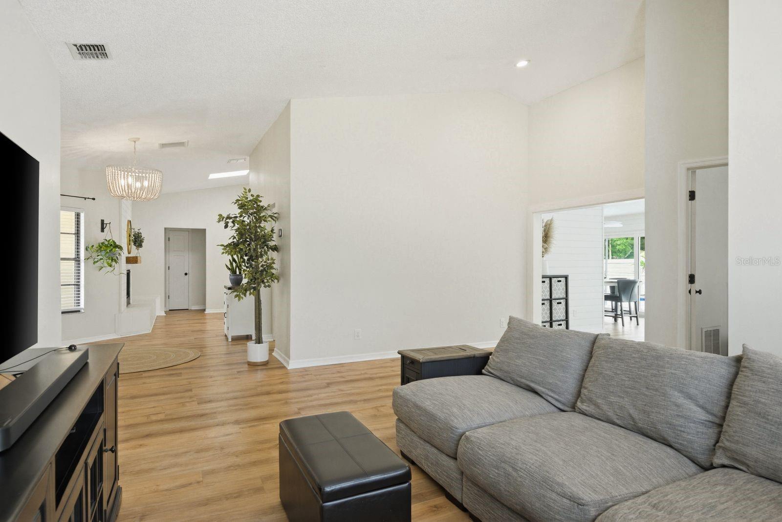 HIDDEN LAKE - Residential