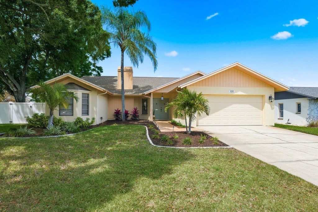 Photo of 1011 Ridge Drive, Palm Harbor, FL 34683 (MLS # TB8495674)