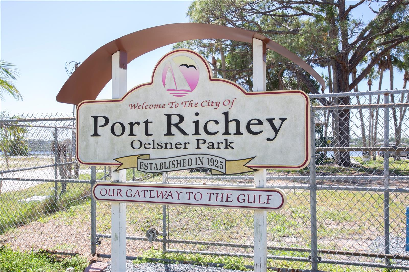 MARTHAS VINEYARD - Land