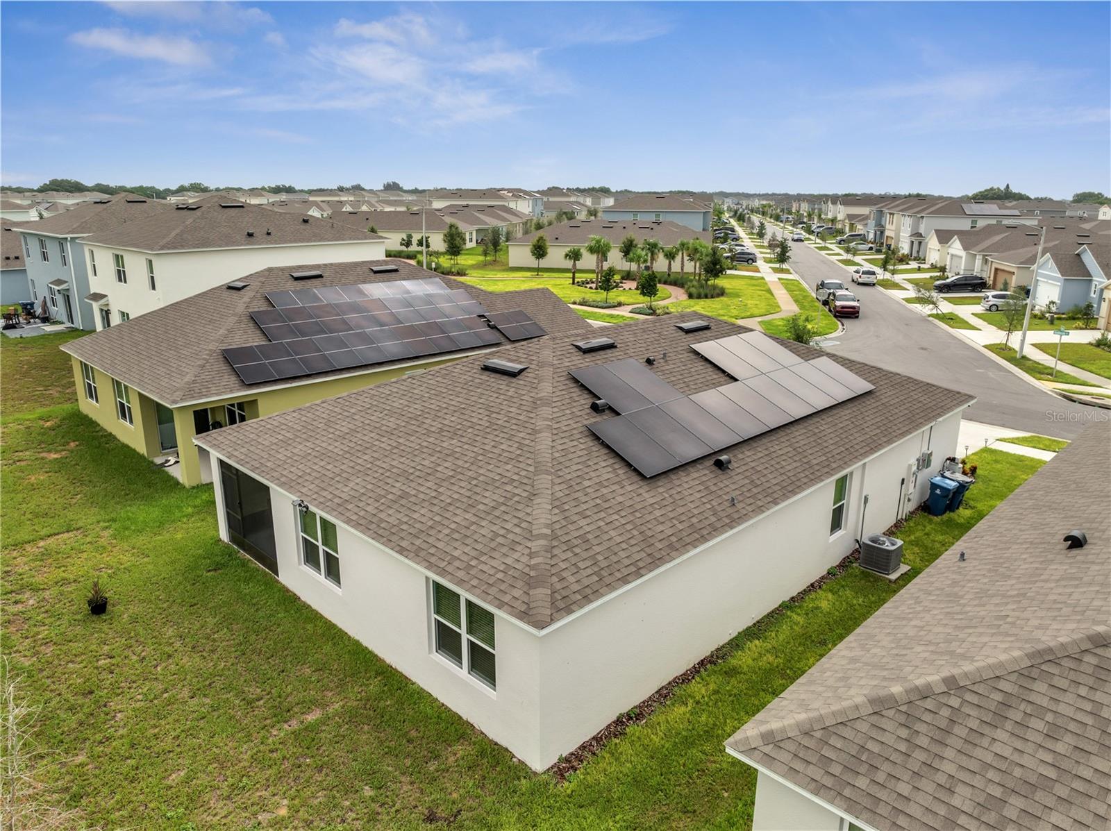 877 AMBLESIDE DR