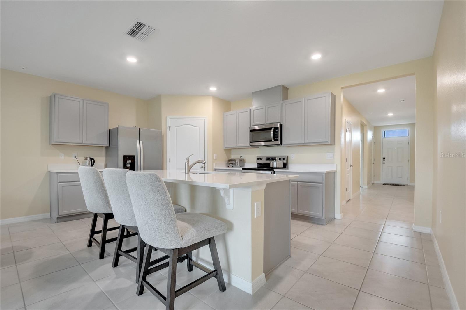 877 AMBLESIDE DR