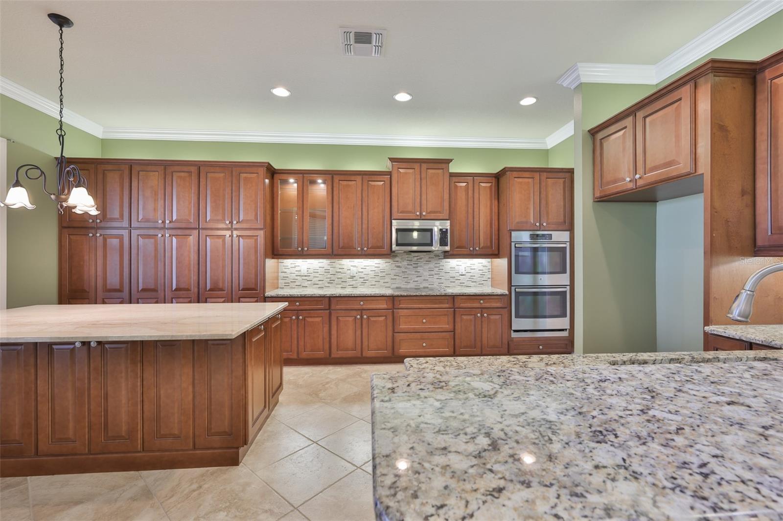 VALENCIA LAKES - Residential