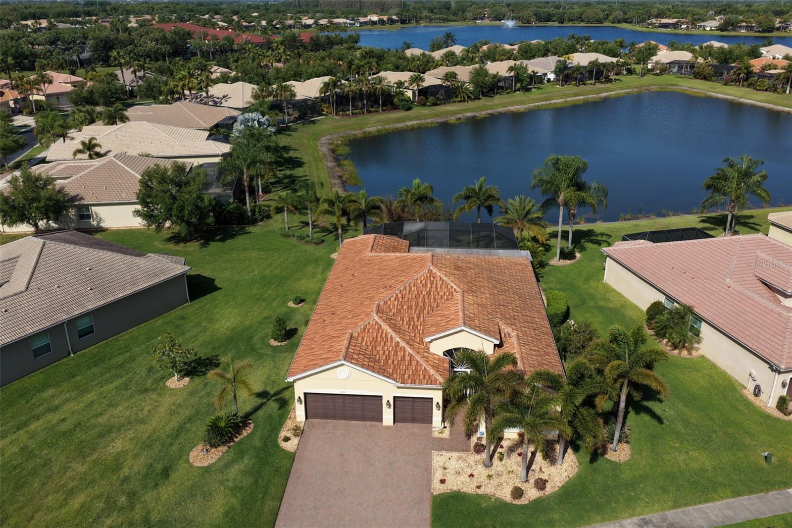 VALENCIA LAKES - Residential