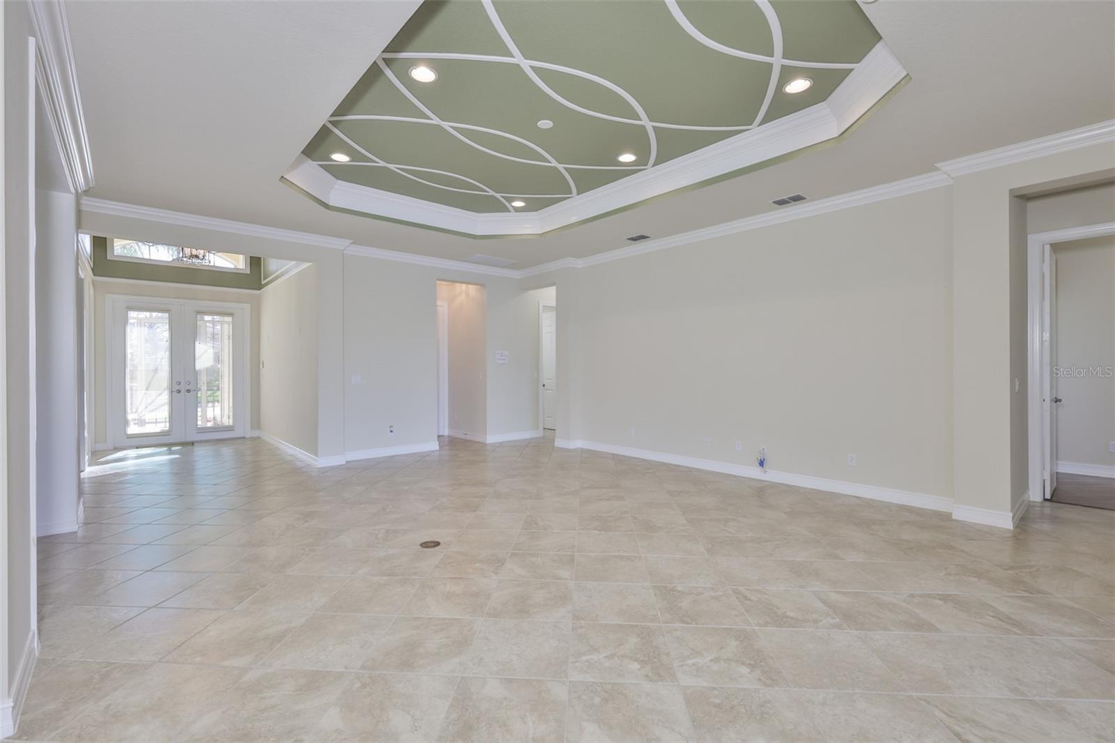 VALENCIA LAKES - Residential