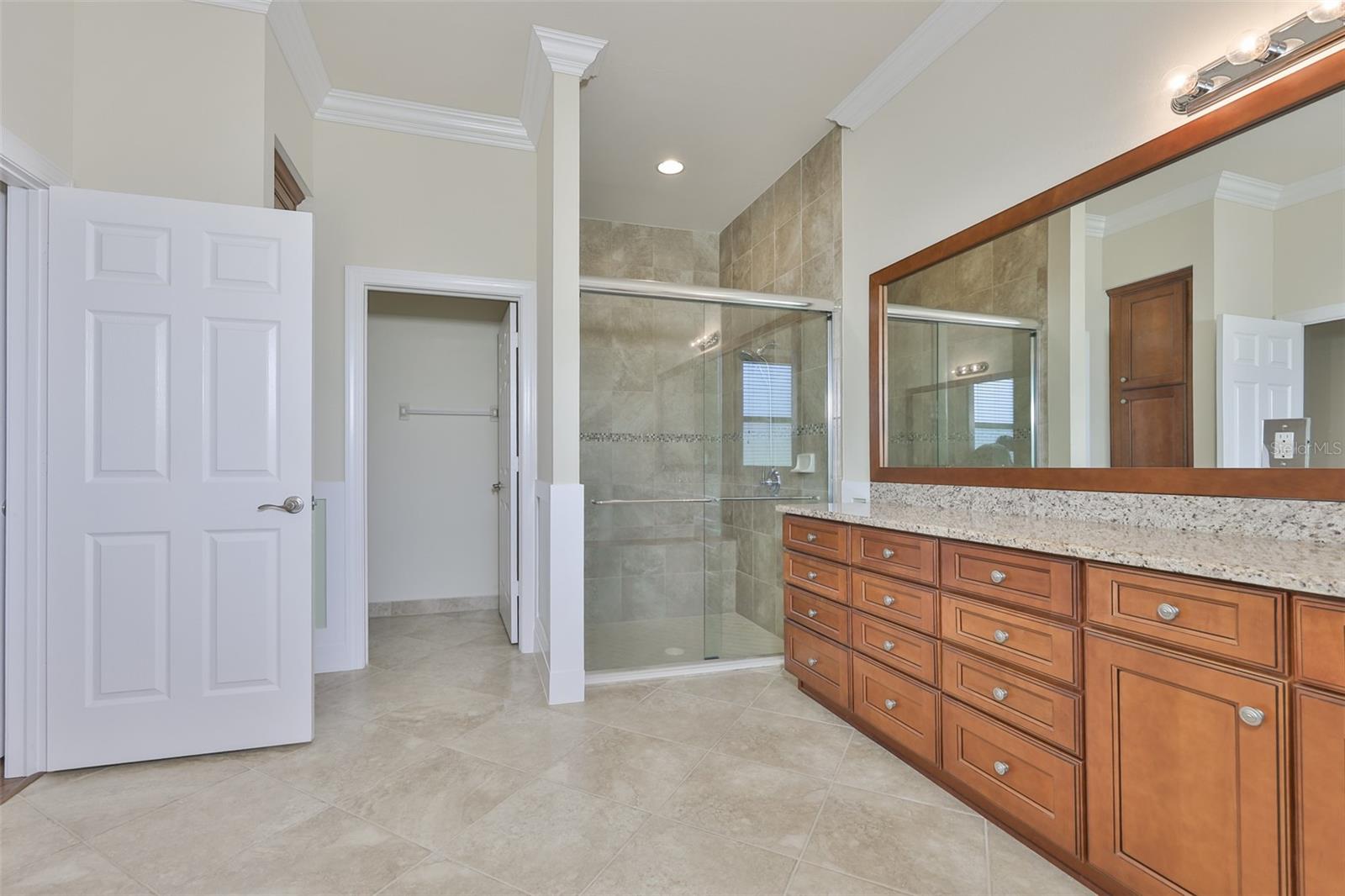 VALENCIA LAKES - Residential