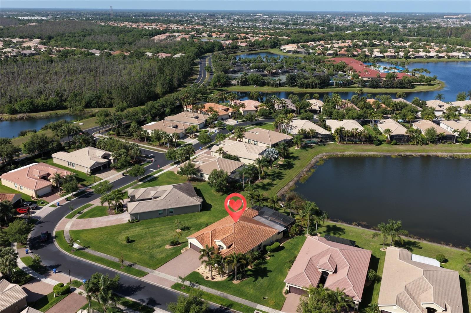 VALENCIA LAKES - Residential