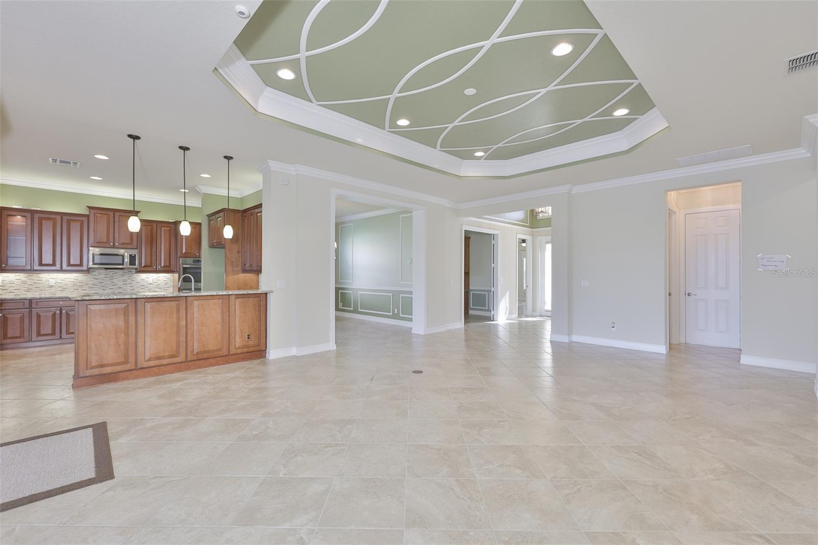 VALENCIA LAKES - Residential