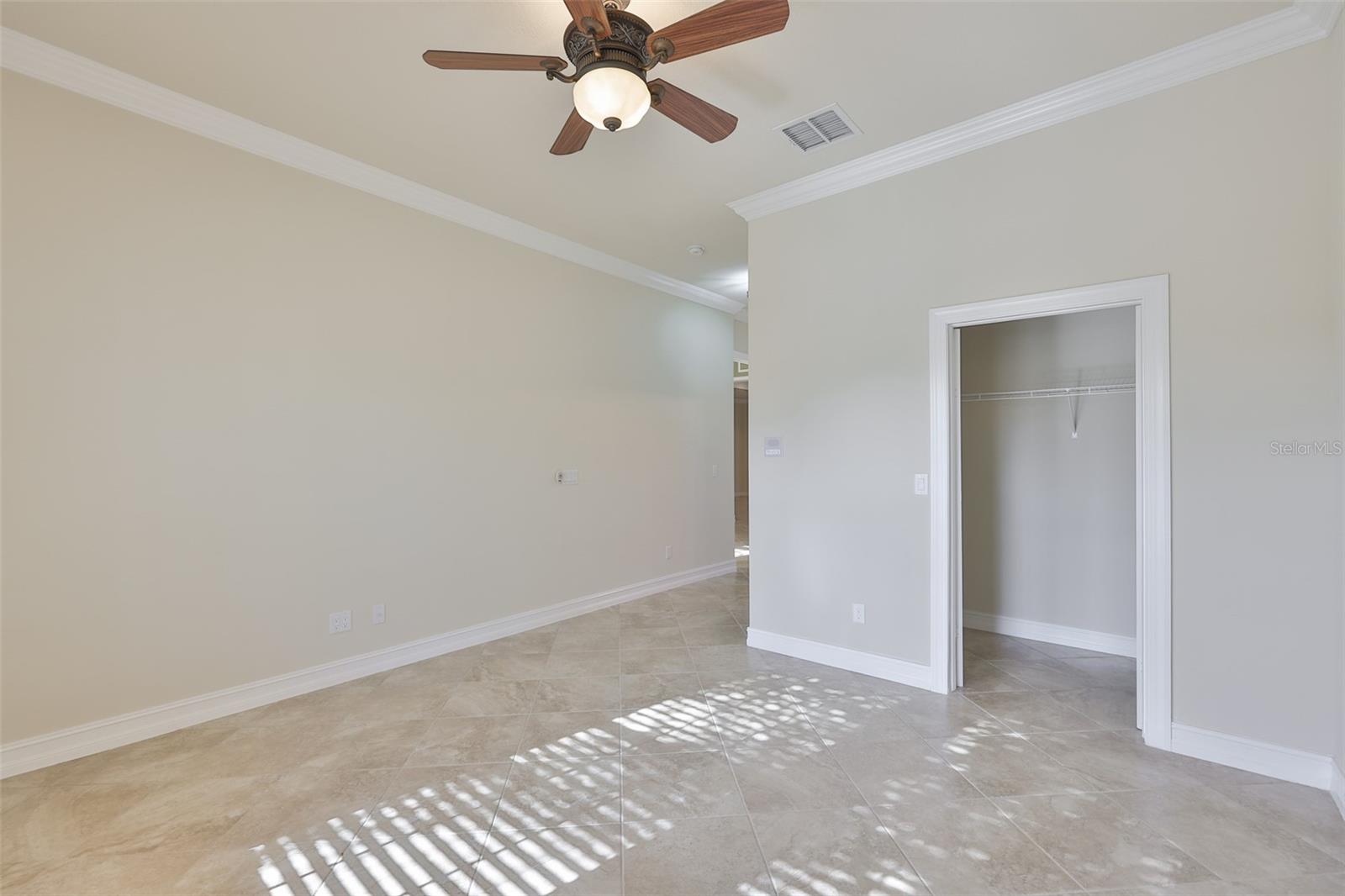 VALENCIA LAKES - Residential