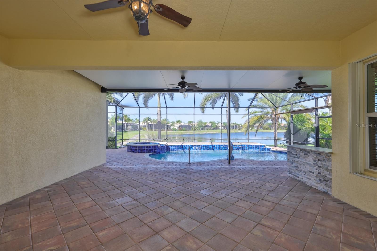 VALENCIA LAKES - Residential