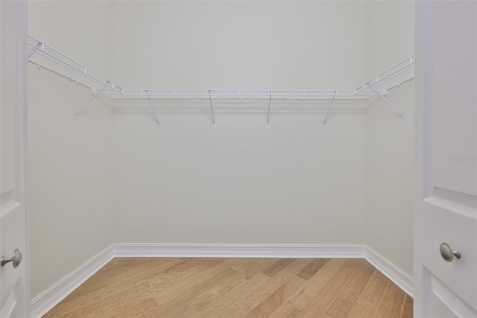 VALENCIA LAKES - Residential