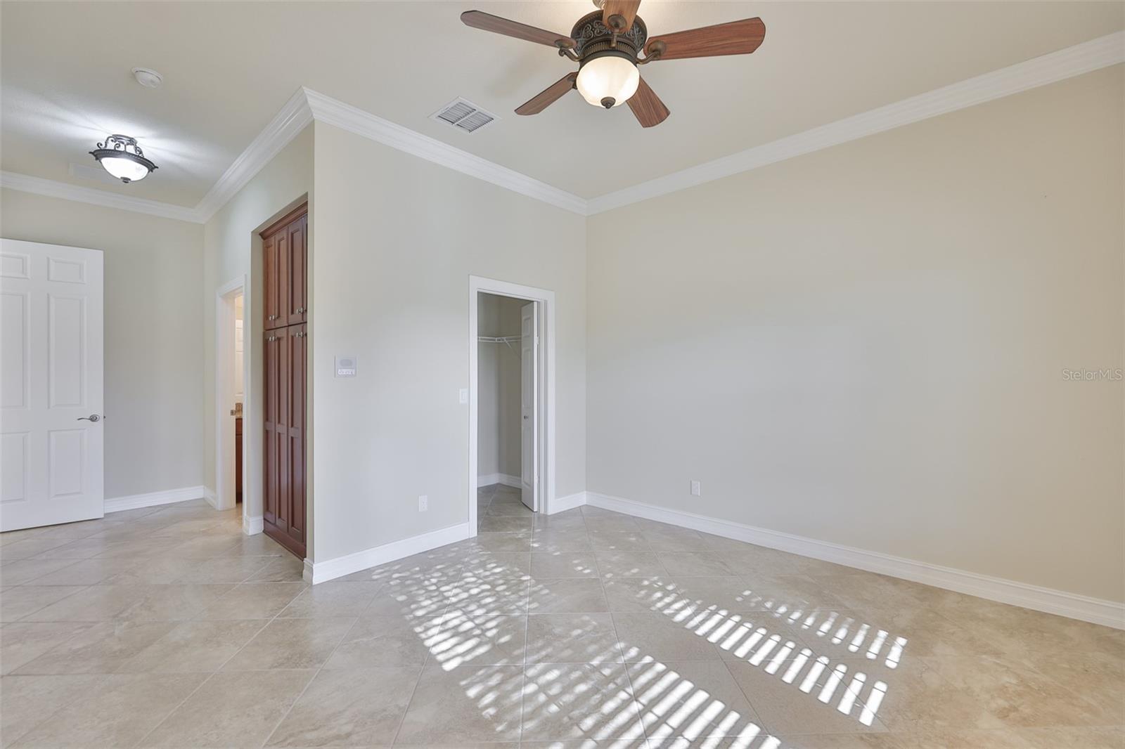 VALENCIA LAKES - Residential