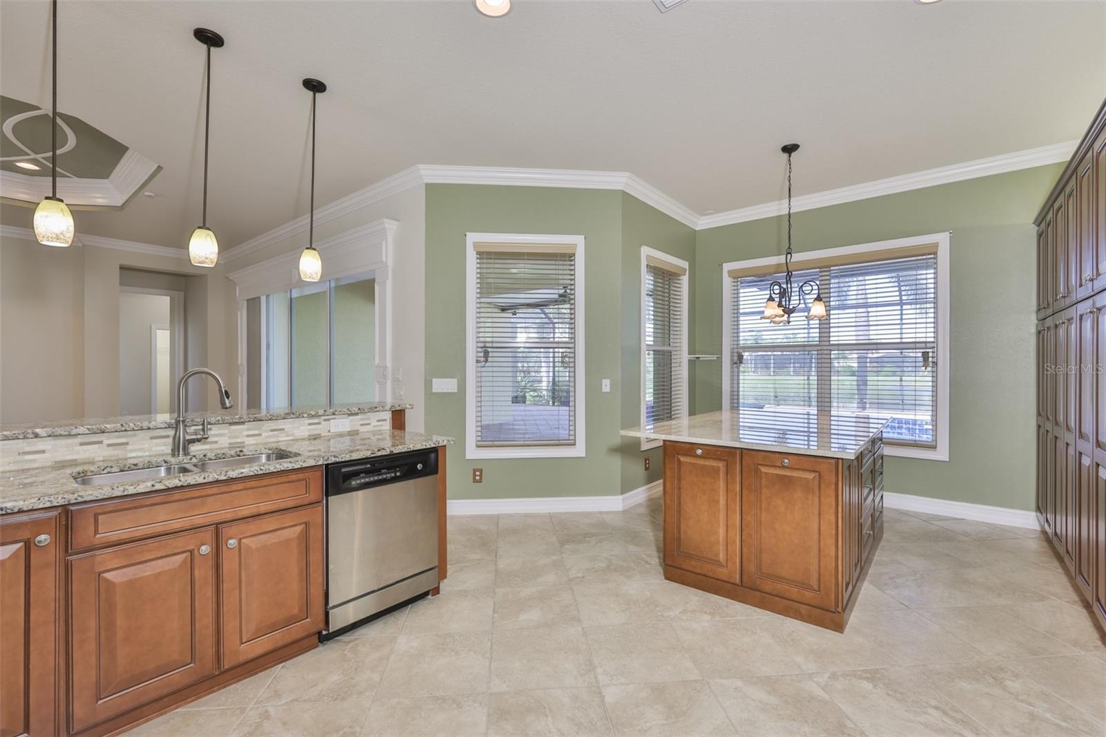 VALENCIA LAKES - Residential