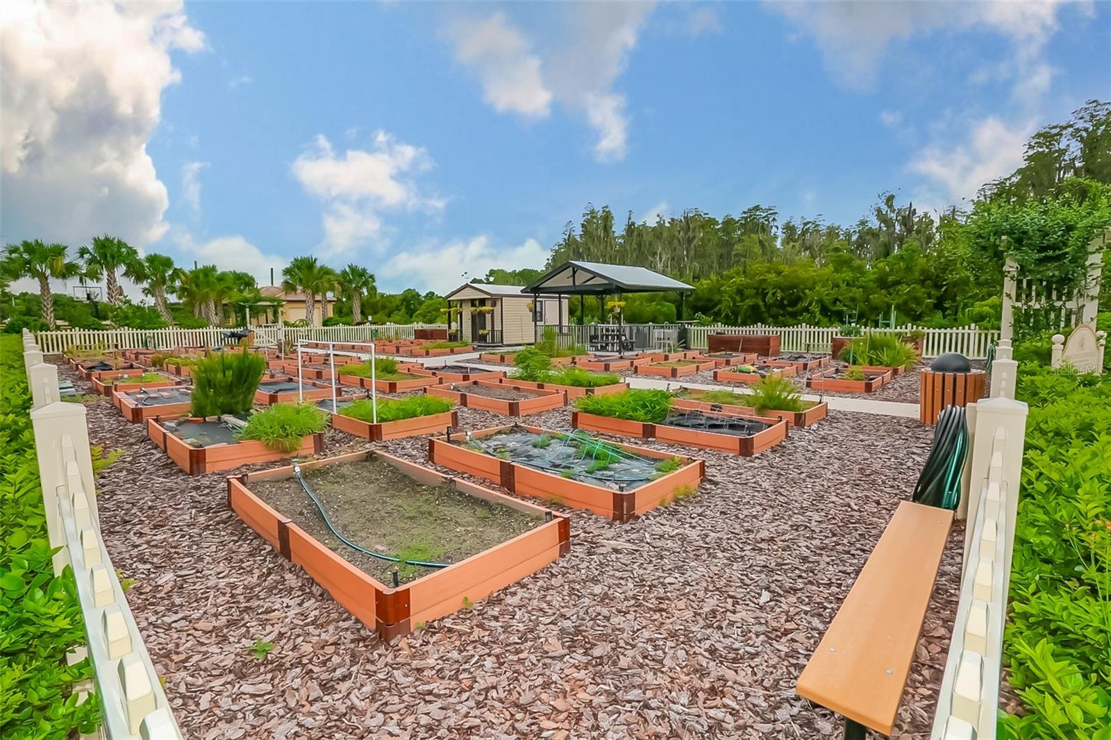 VALENCIA LAKES - Residential