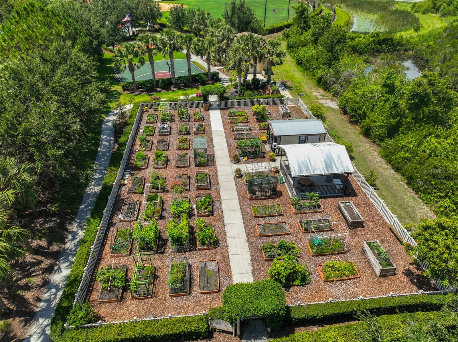 VALENCIA LAKES - Residential