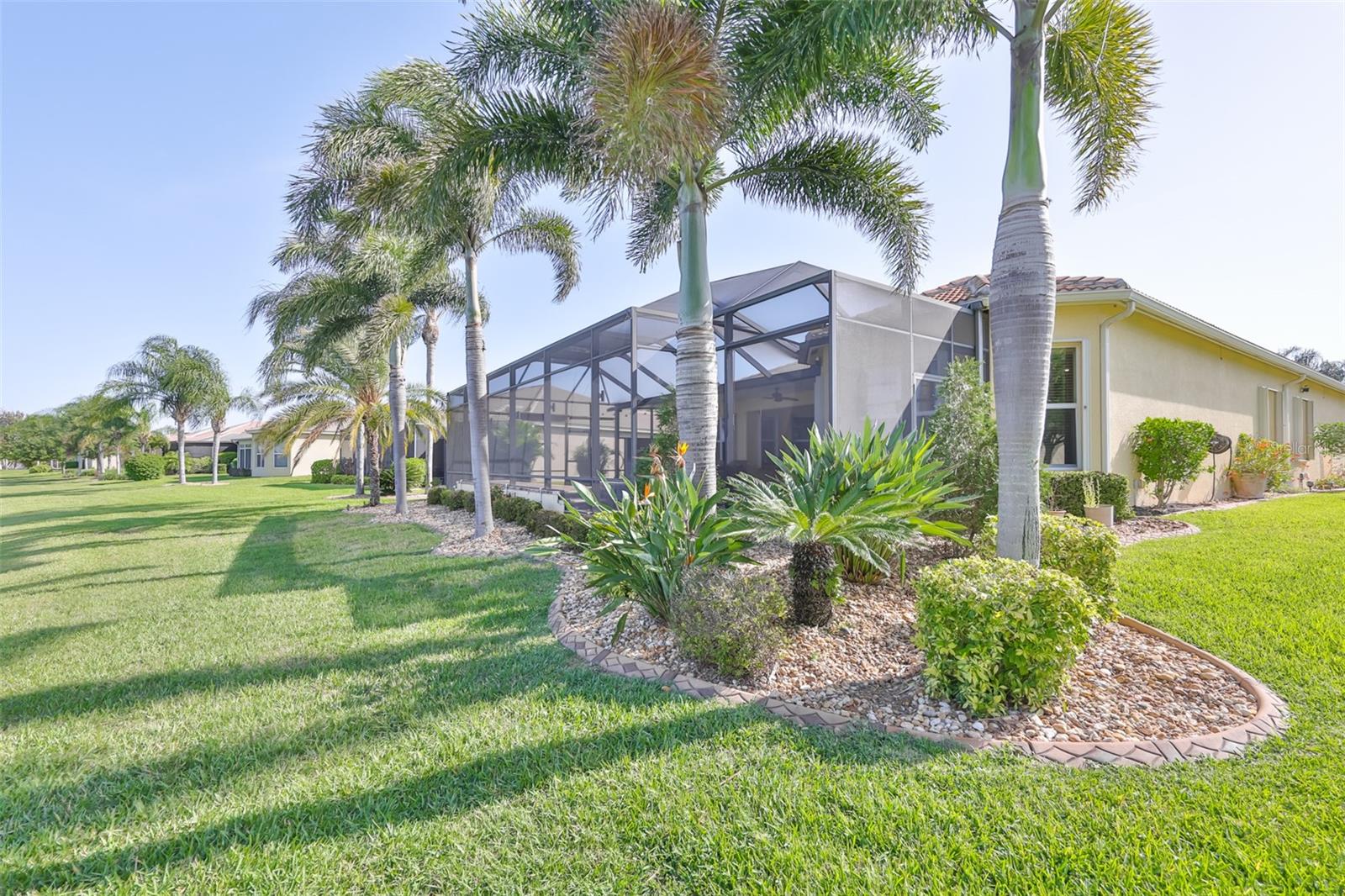 VALENCIA LAKES - Residential