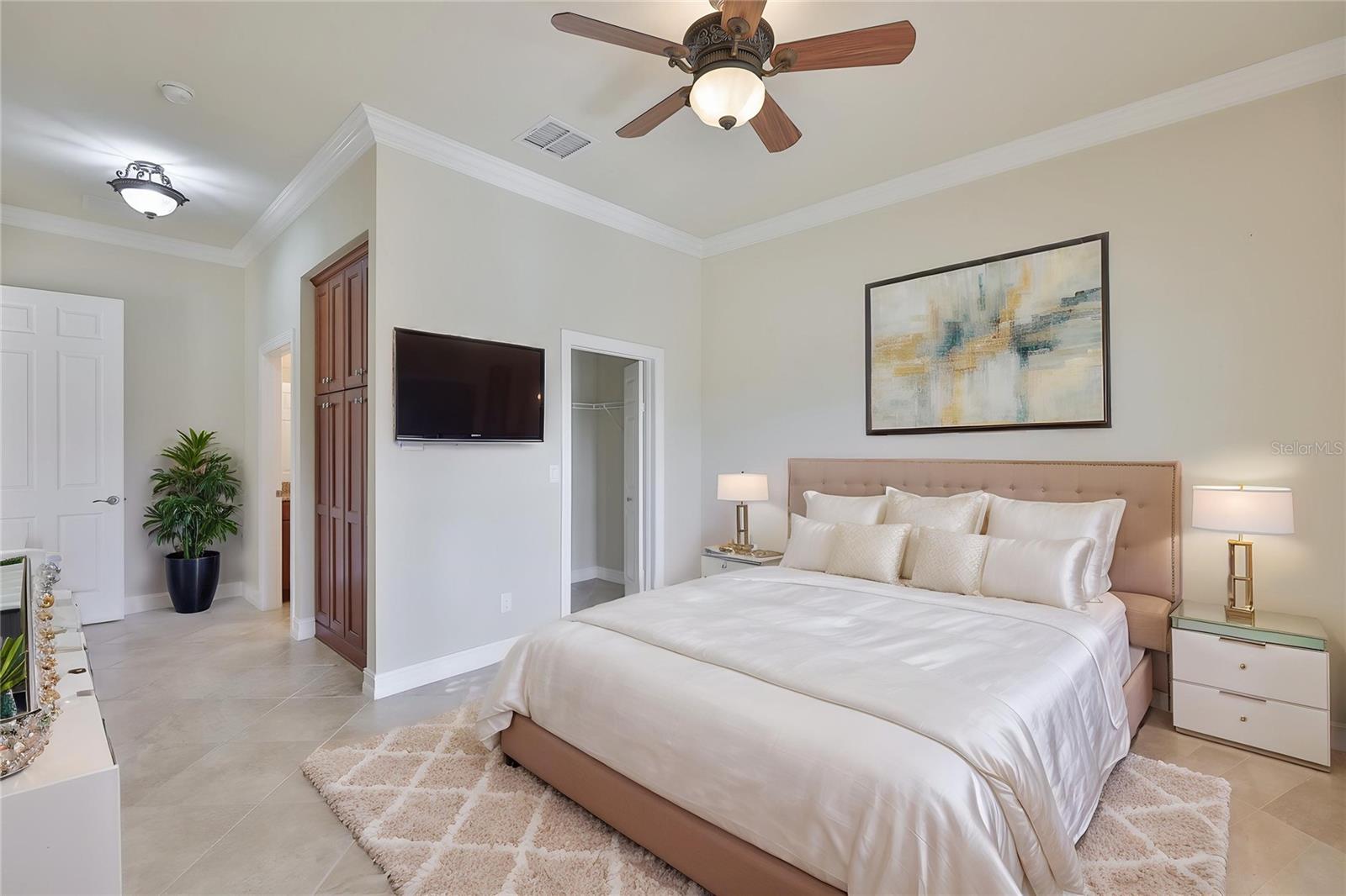 VALENCIA LAKES - Residential