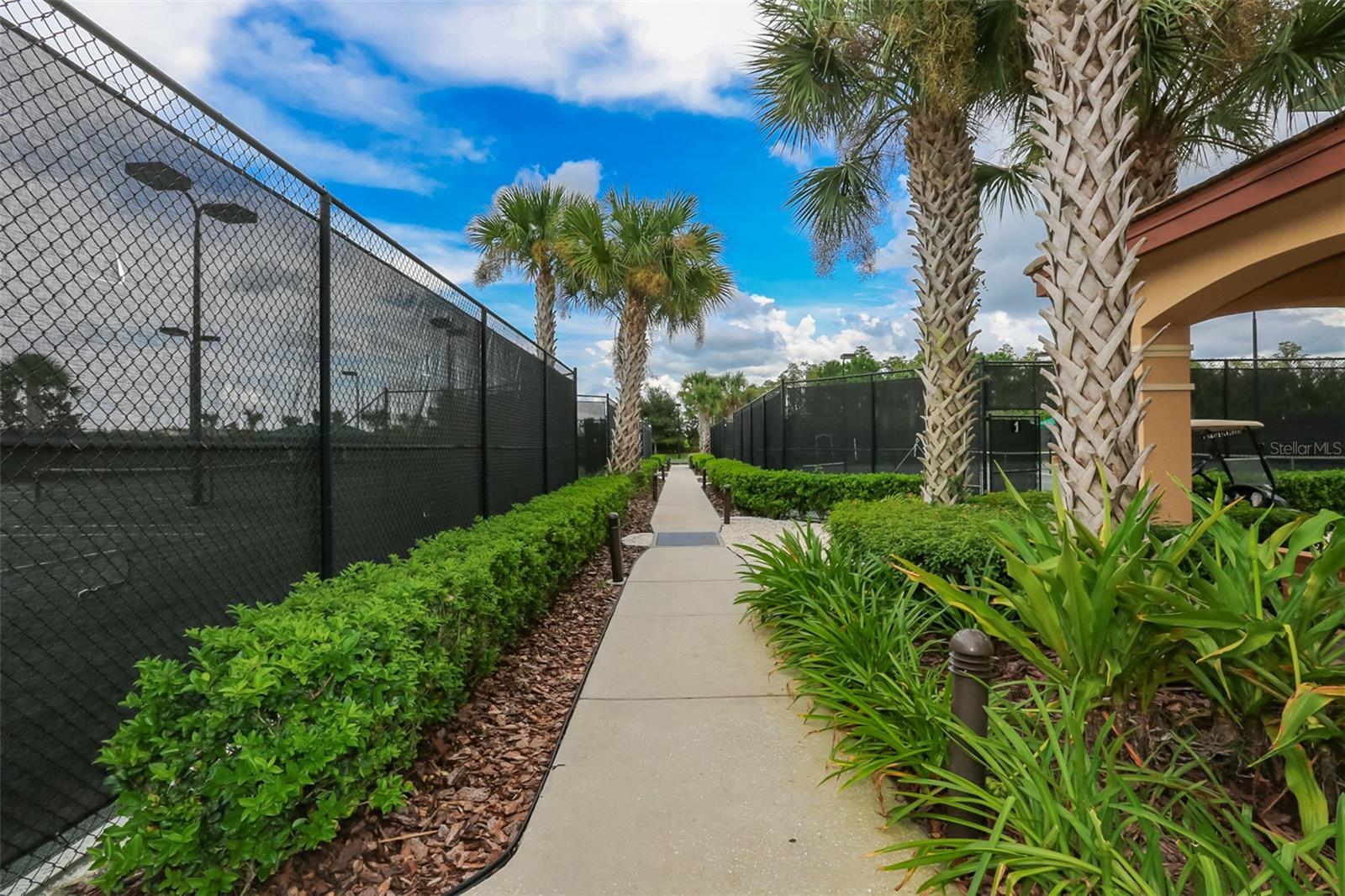 VALENCIA LAKES - Residential