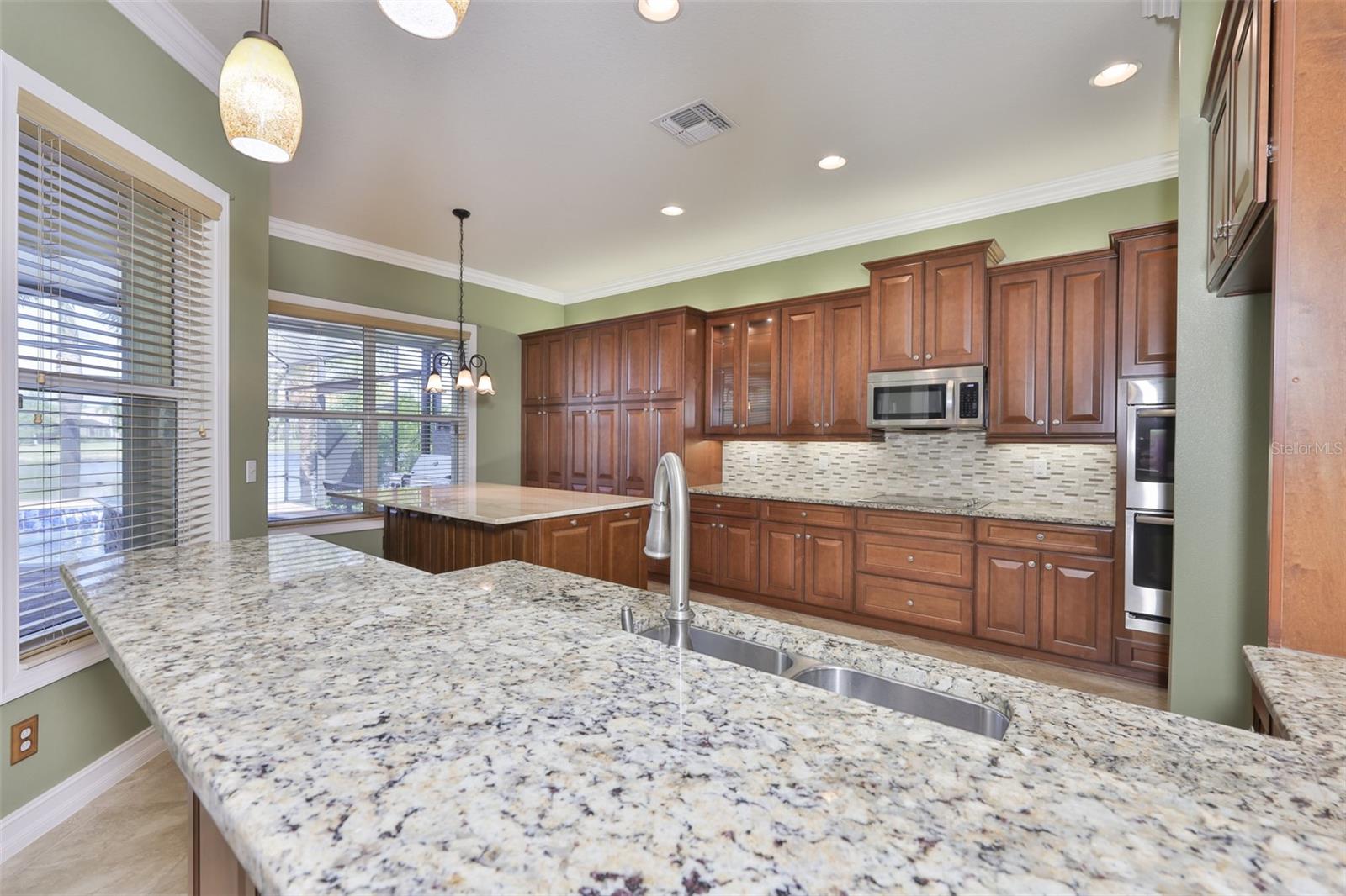 VALENCIA LAKES - Residential