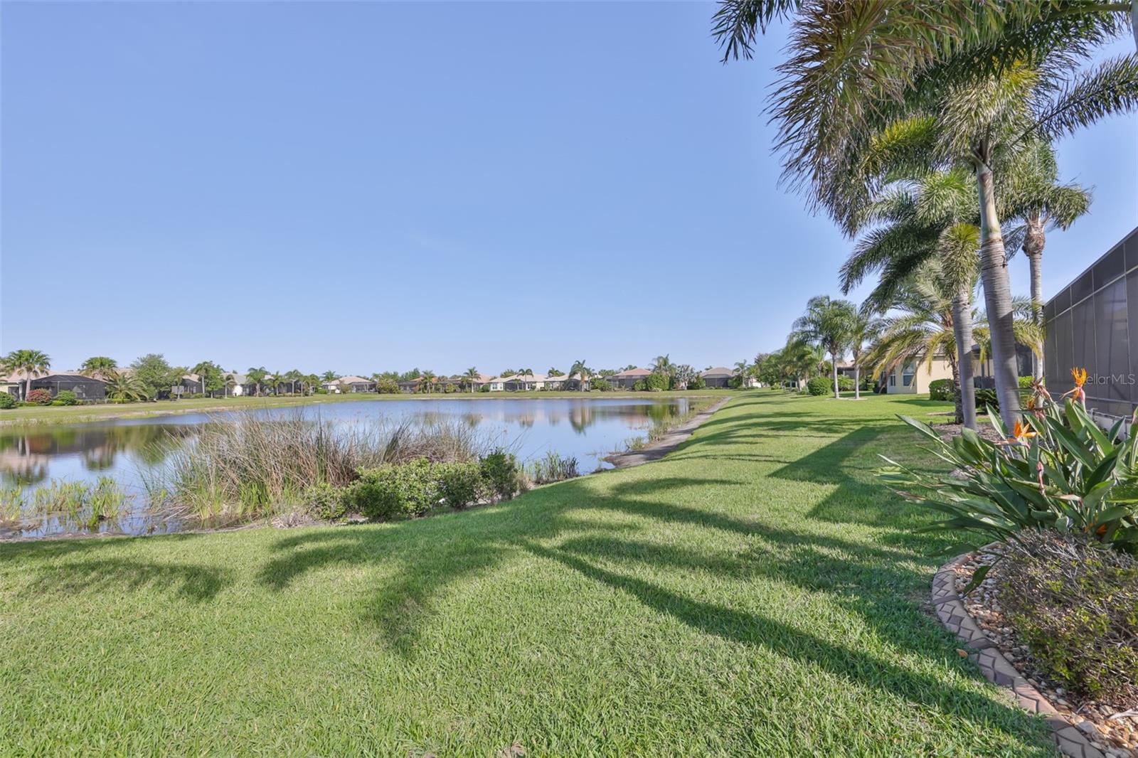 VALENCIA LAKES - Residential