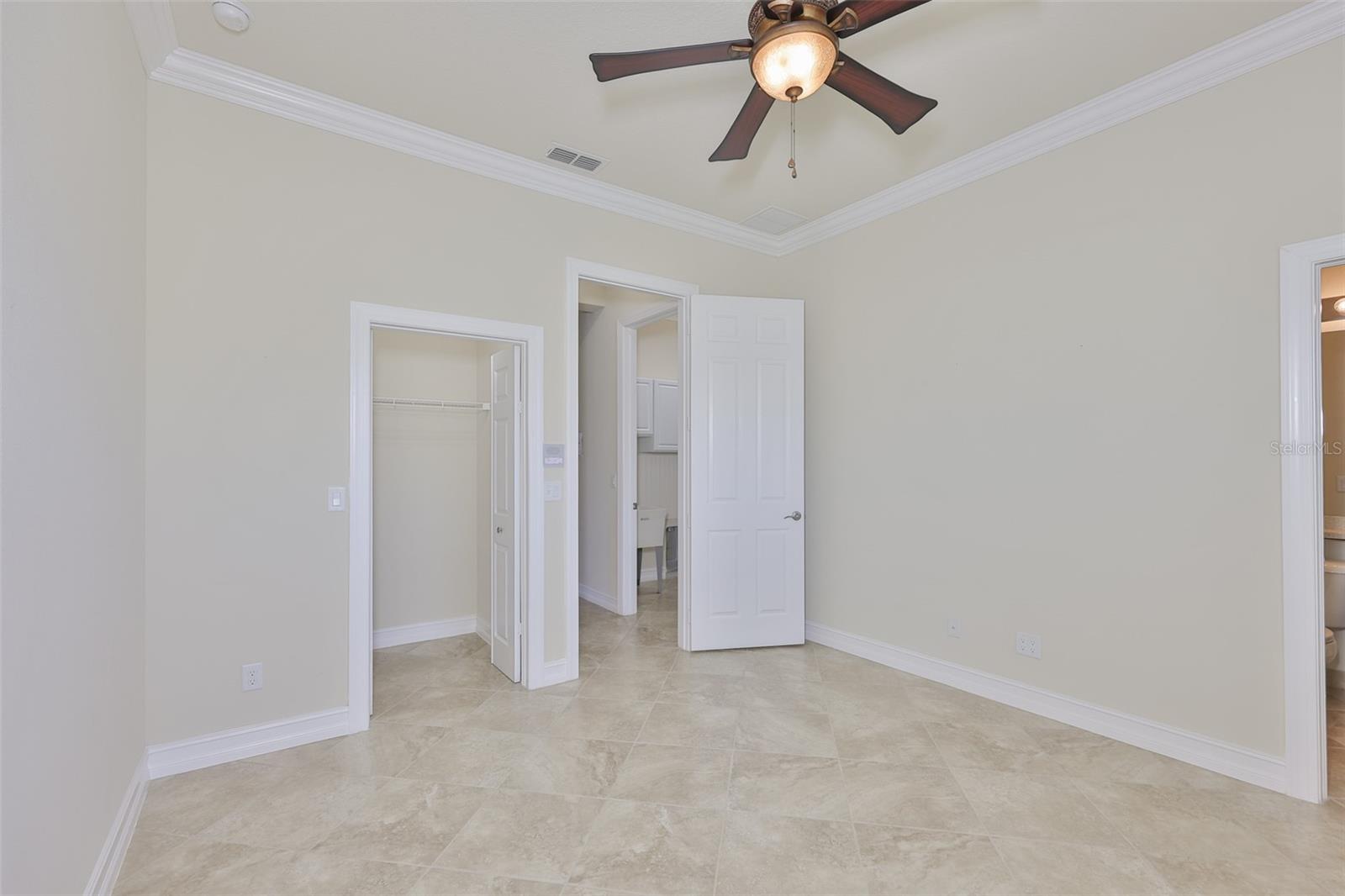 VALENCIA LAKES - Residential