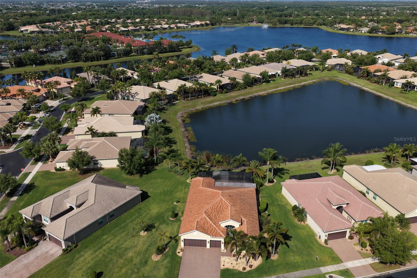VALENCIA LAKES - Residential