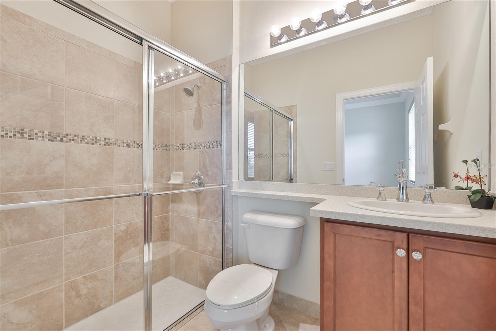 VALENCIA LAKES - Residential