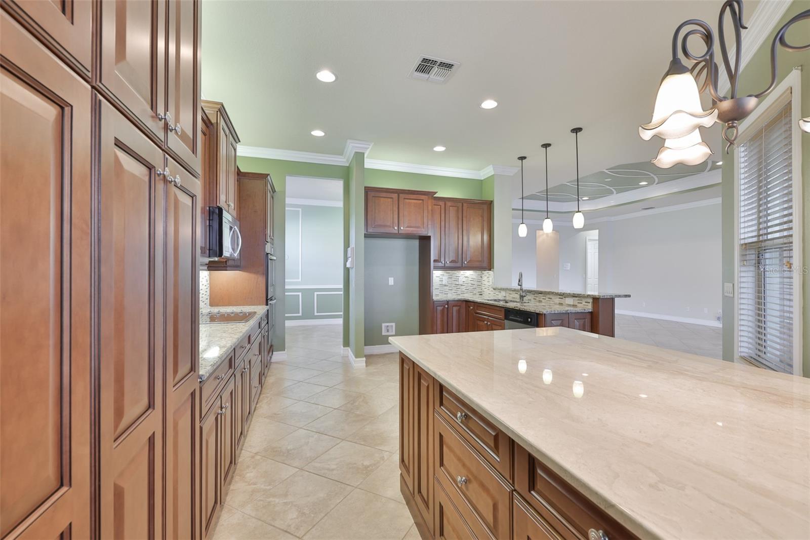 VALENCIA LAKES - Residential