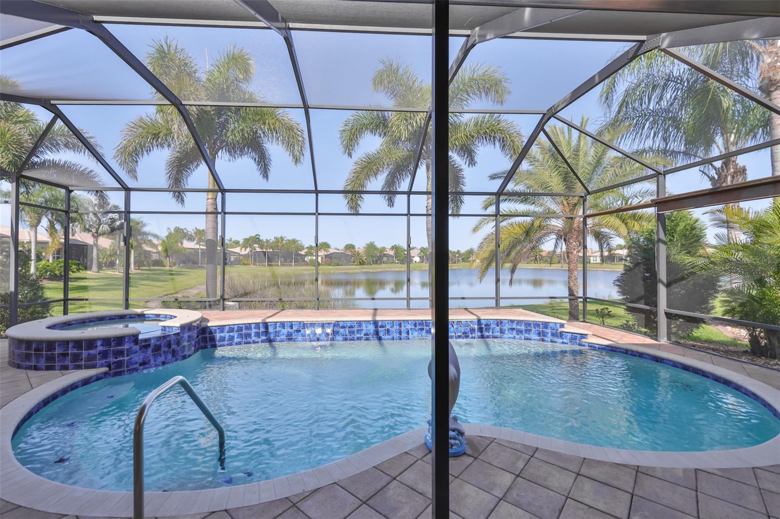 VALENCIA LAKES - Residential