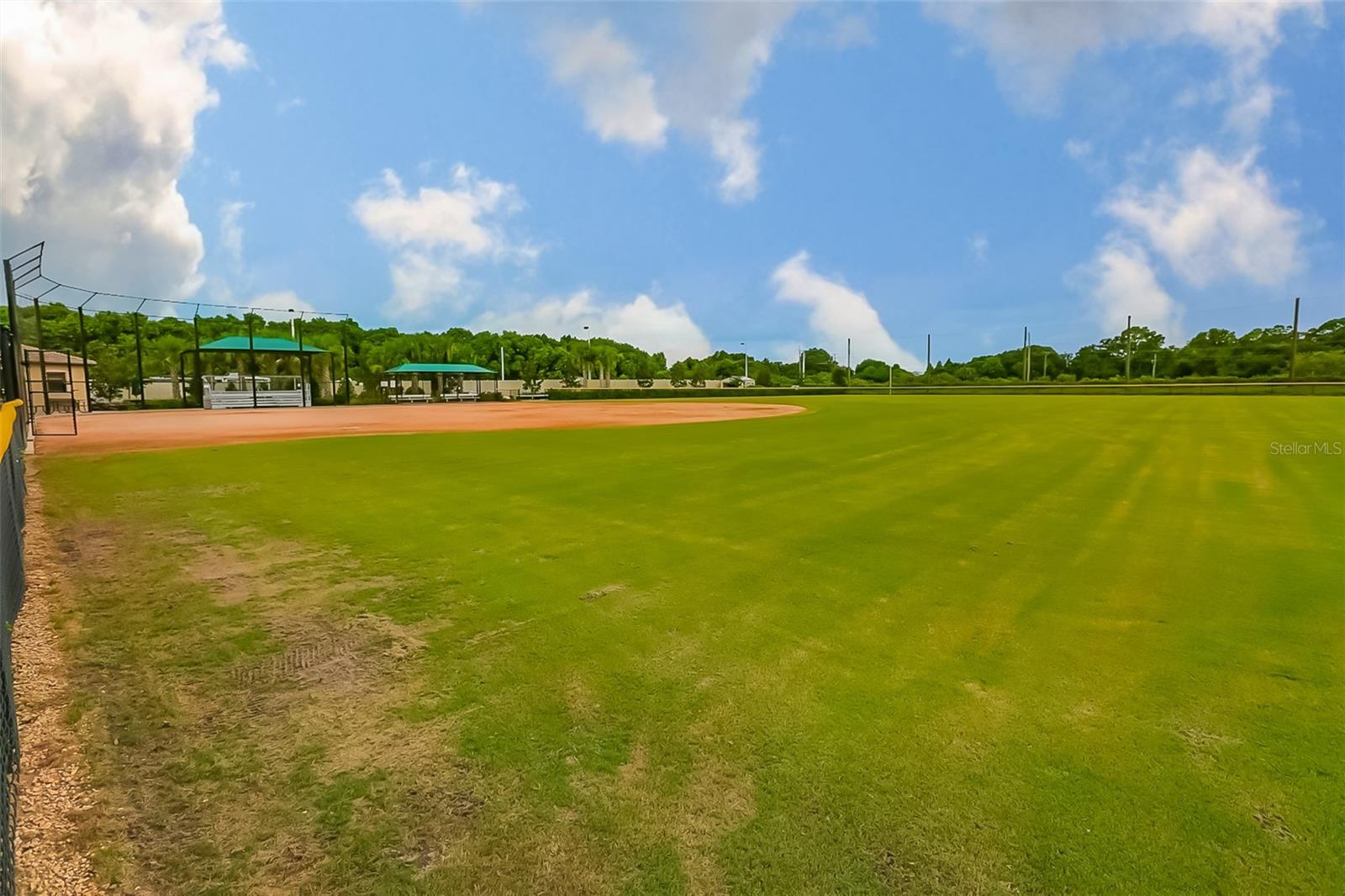 VALENCIA LAKES - Residential