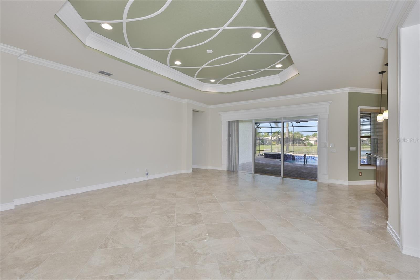 VALENCIA LAKES - Residential