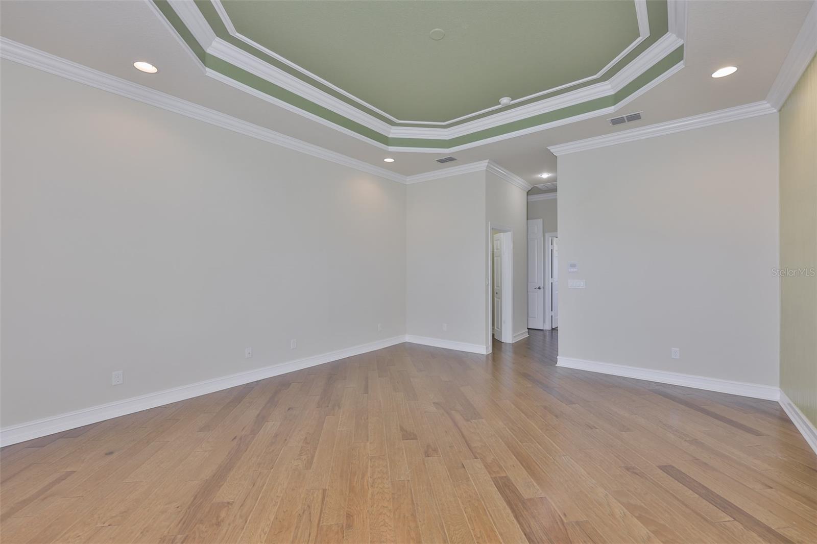 VALENCIA LAKES - Residential