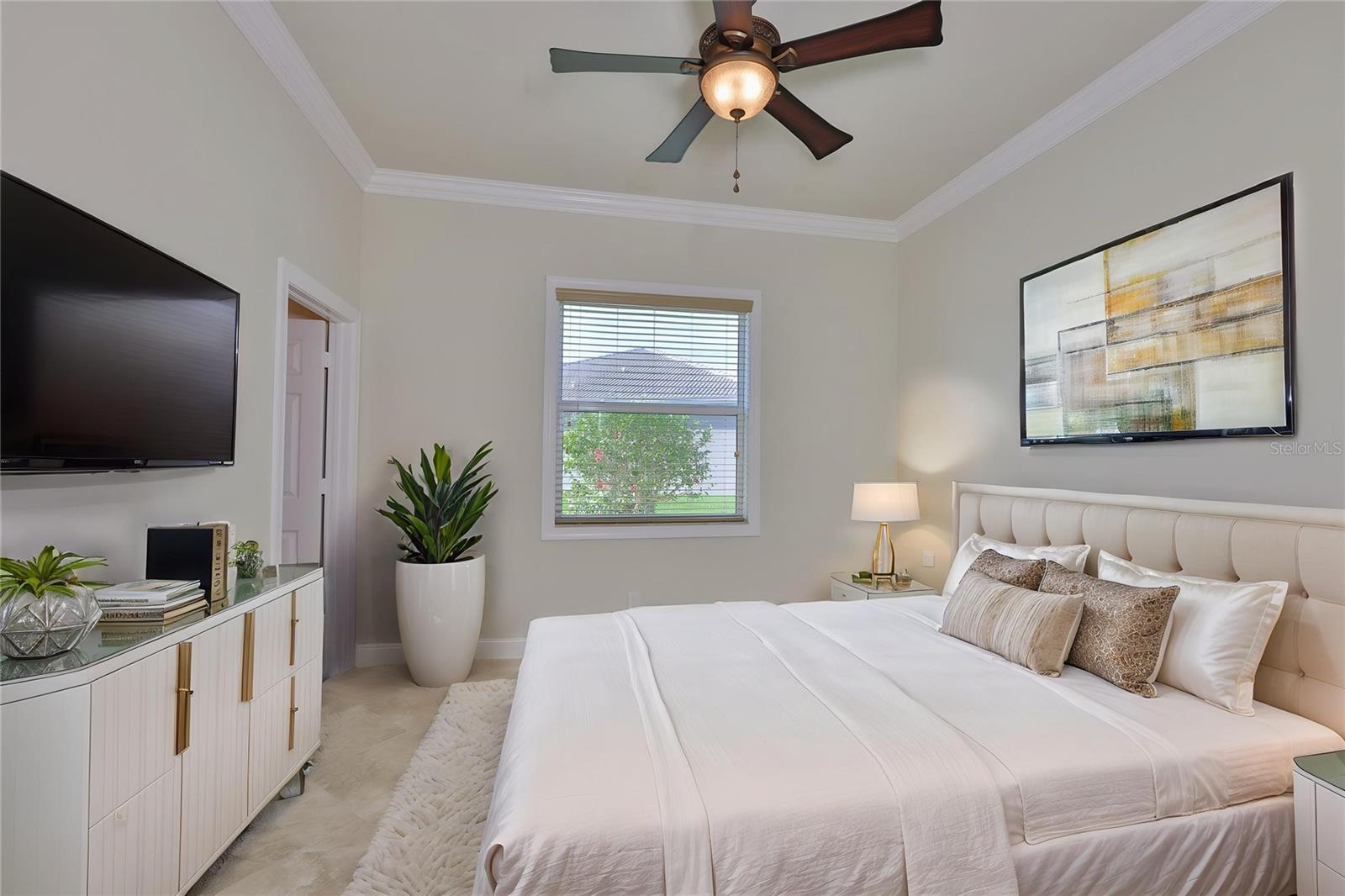 VALENCIA LAKES - Residential