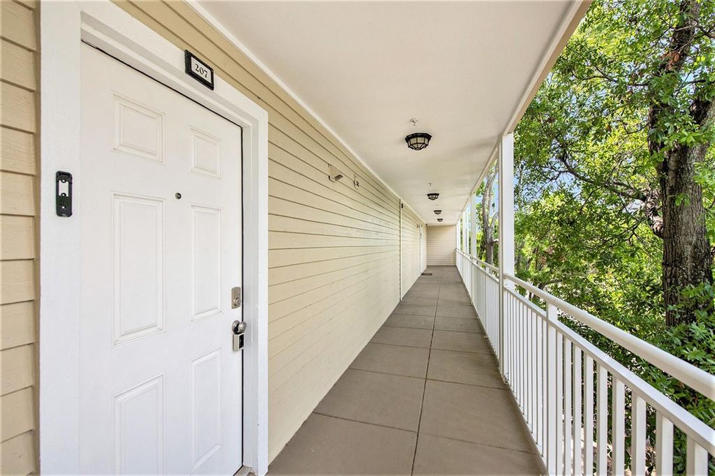 Photo of 1000 W Horatio Street #207, Tampa, FL 33606 (MLS # TB8370455)