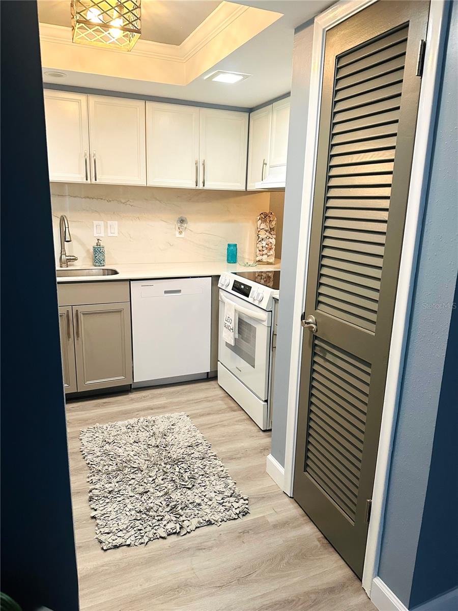 PRESIDENTIAL THE - Residential Lease