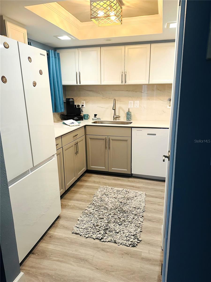 PRESIDENTIAL THE - Residential Lease