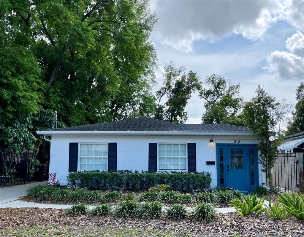 Photo of 918 Golfview Street, Orlando, FL 32804 (MLS # O6370139)