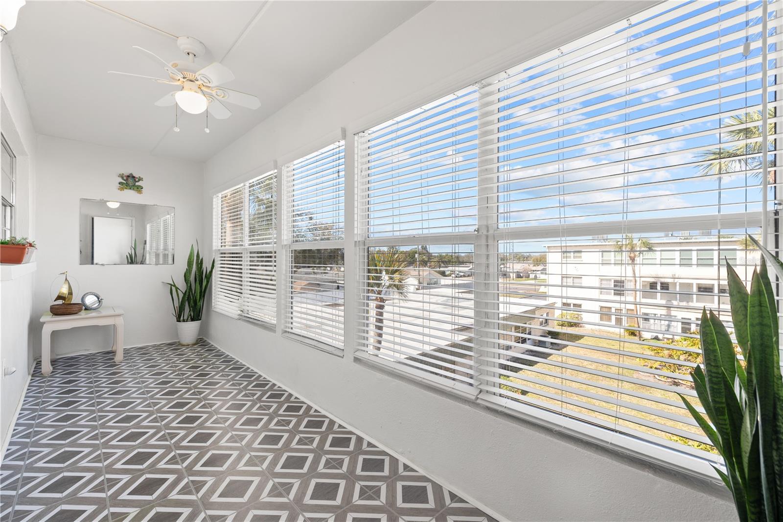 SEMINOLE SQUARE APTS II CONDO - Residential