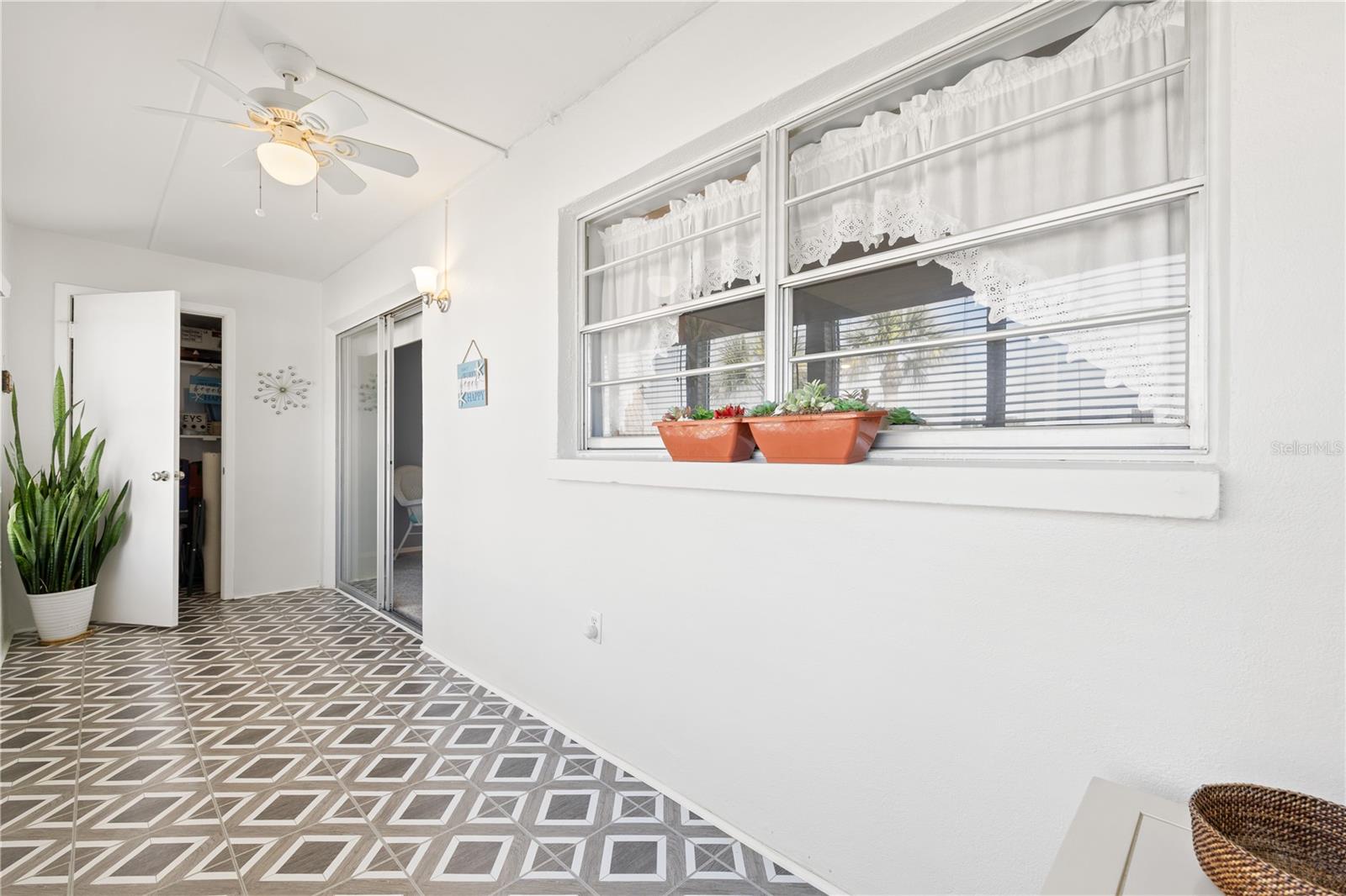 SEMINOLE SQUARE APTS II CONDO - Residential