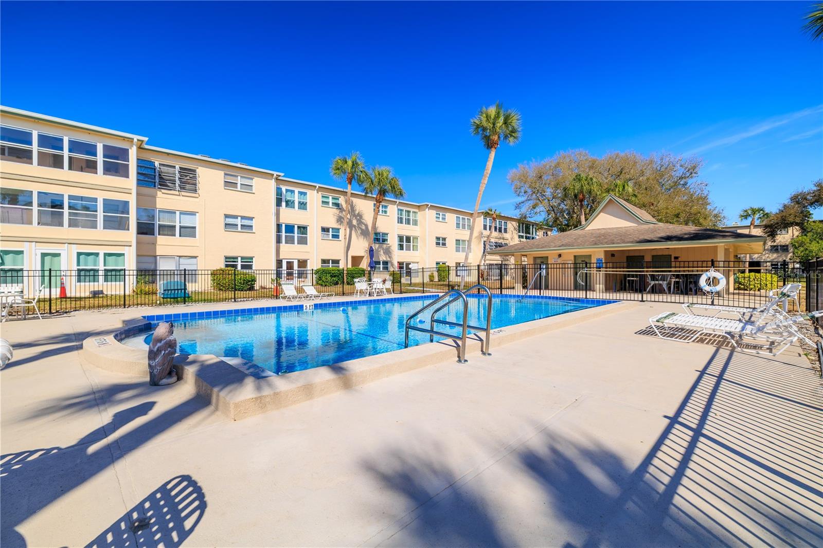 SEMINOLE SQUARE APTS II CONDO - Residential