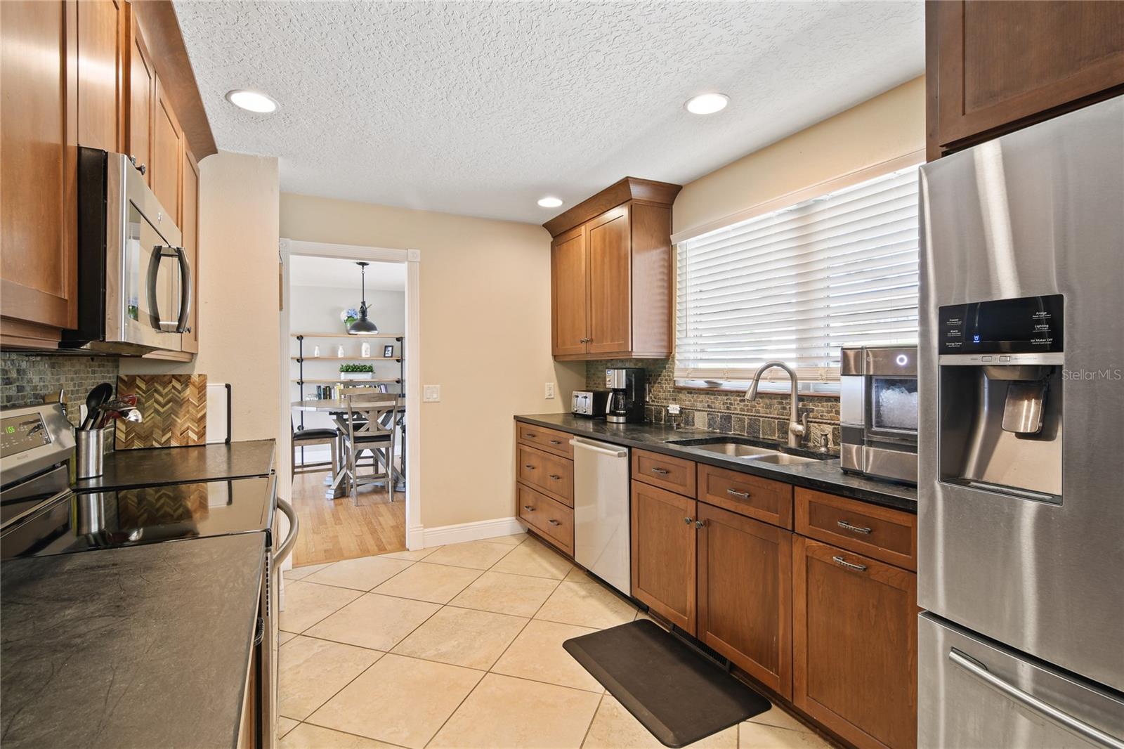 RAINBOW RIDGE - Residential Lease