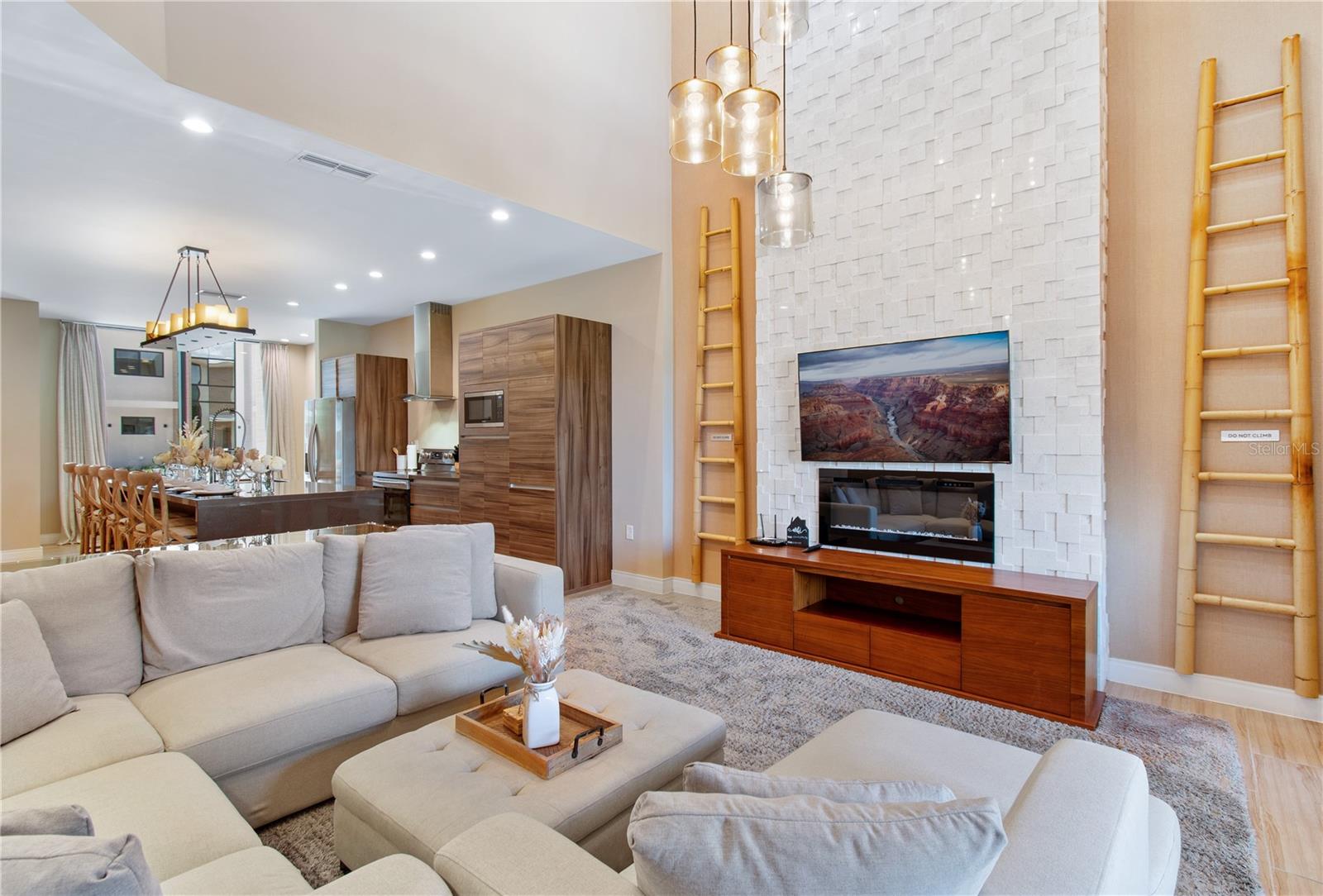 7461 BLEECKER LANE