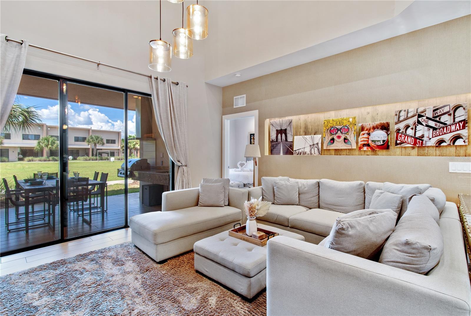 7461 BLEECKER LANE