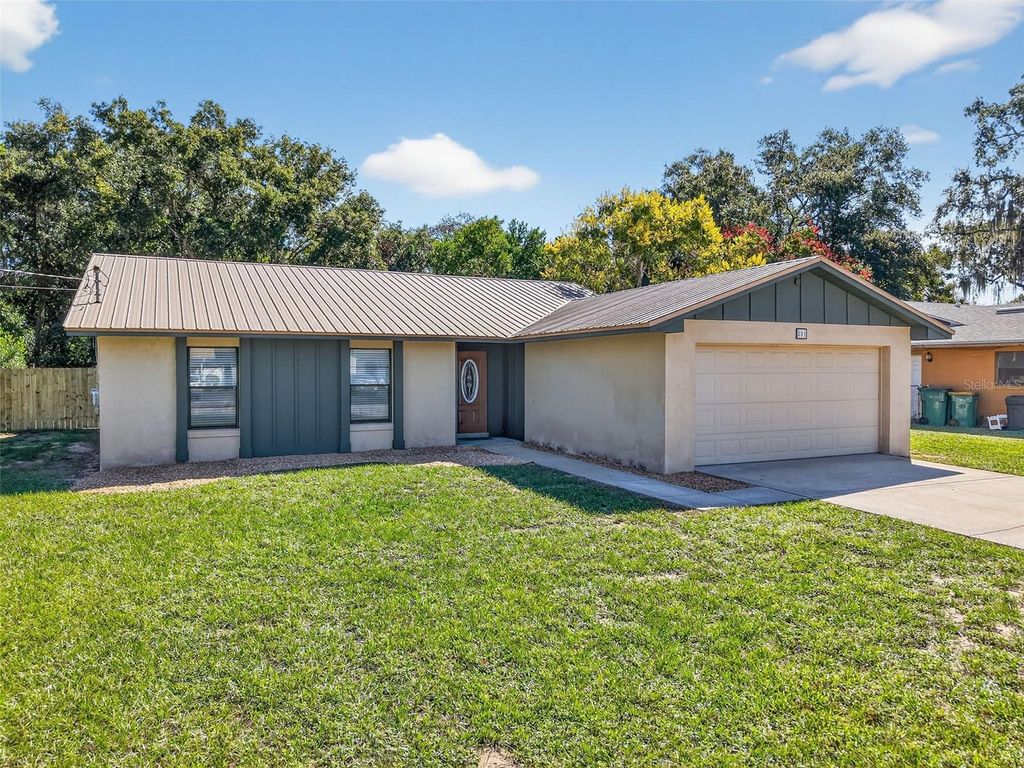 Photo of 501 Fahnstock Street, Eustis, FL 32726 (MLS # G5103291)