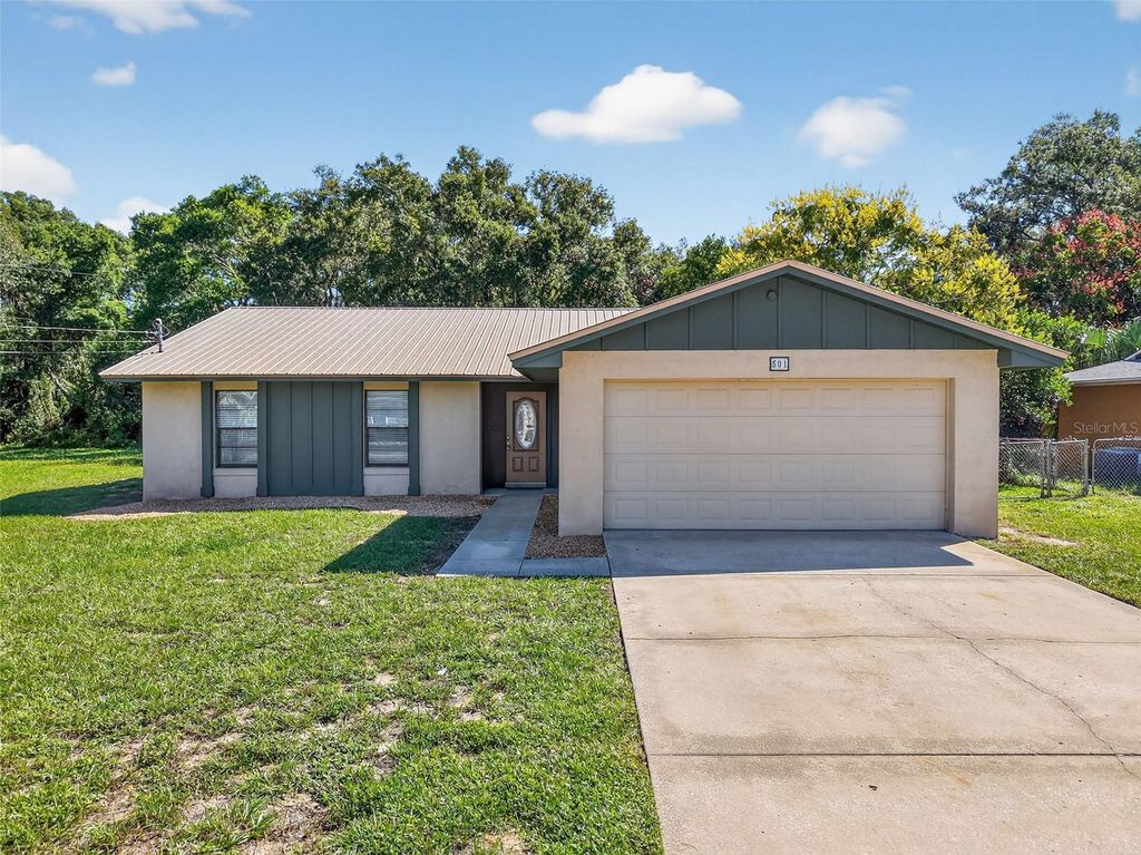 Photo of 501 Fahnstock Street, Eustis, FL 32726 (MLS # G5103291)