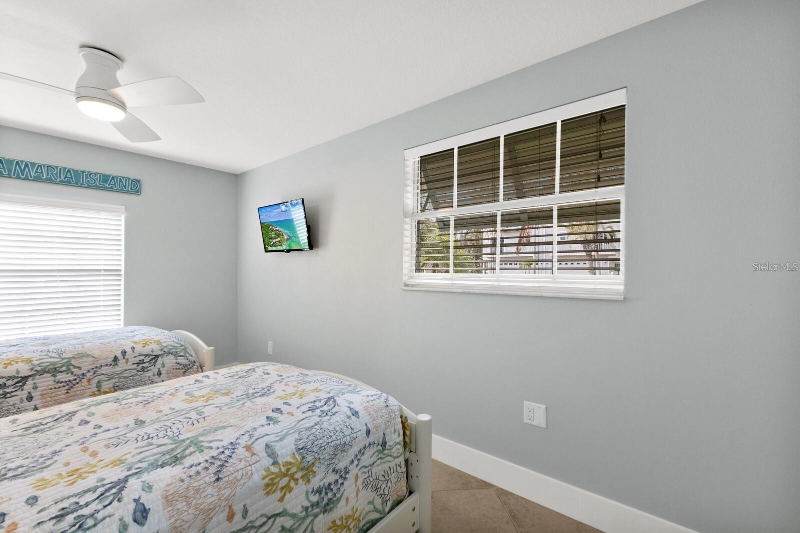 HOLMES BEACH 17TH UNIT - Residential