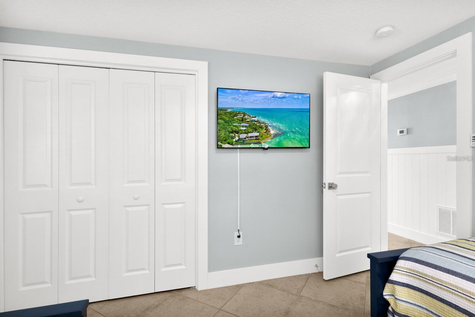 HOLMES BEACH 17TH UNIT - Residential