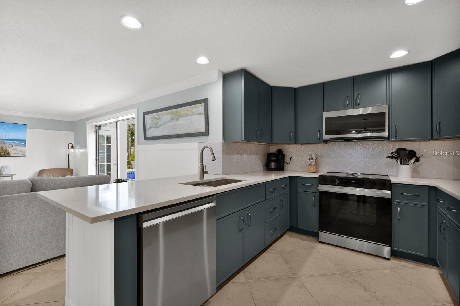 HOLMES BEACH 17TH UNIT - Residential